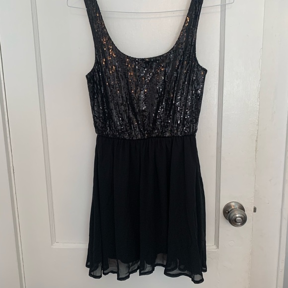Black Sequined Medium Nollie Minidress - Picture 1 of 3